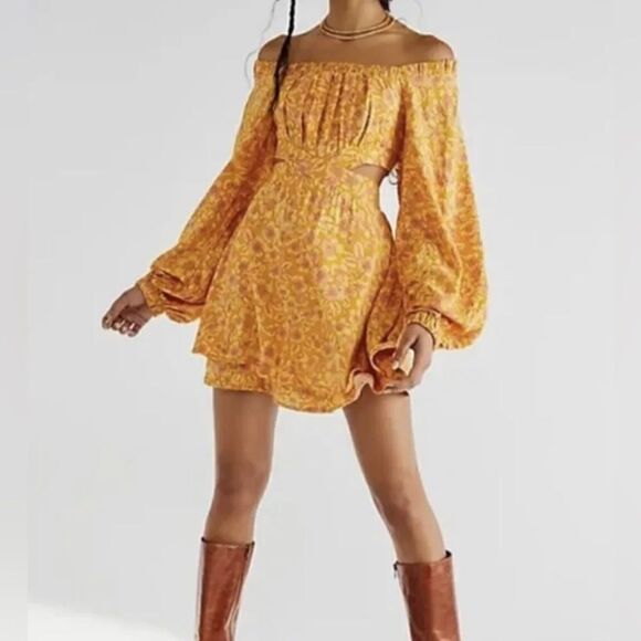 New Dress Golden Yellow Motif Floral size M
NWOT never worn before - Picture 1 of 8